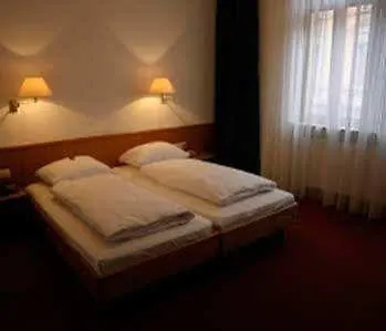 Hotell Restaurant Krokodil 3*